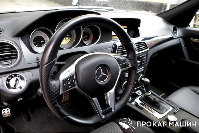 аренда автомобиля Mercedes-Benz C180